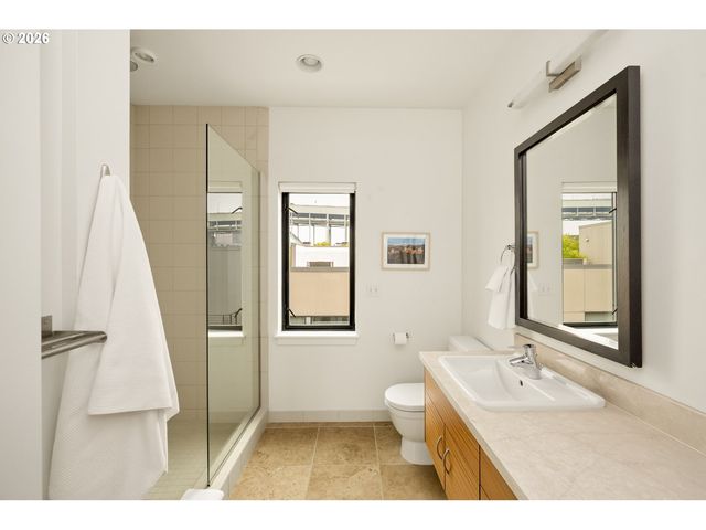1636 Nw RIVERSCAPE St, Portland, OR 97209