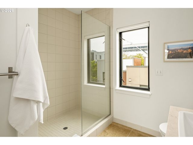 1636 Nw RIVERSCAPE St, Portland, OR 97209