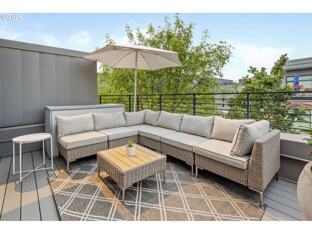 1636 Nw RIVERSCAPE St, Portland, OR 97209