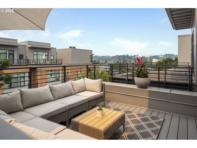 1636 Nw RIVERSCAPE St, Portland, OR 97209