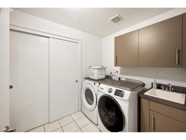 1636 Nw RIVERSCAPE St, Portland, OR 97209