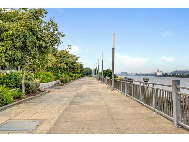1636 Nw RIVERSCAPE St, Portland, OR 97209