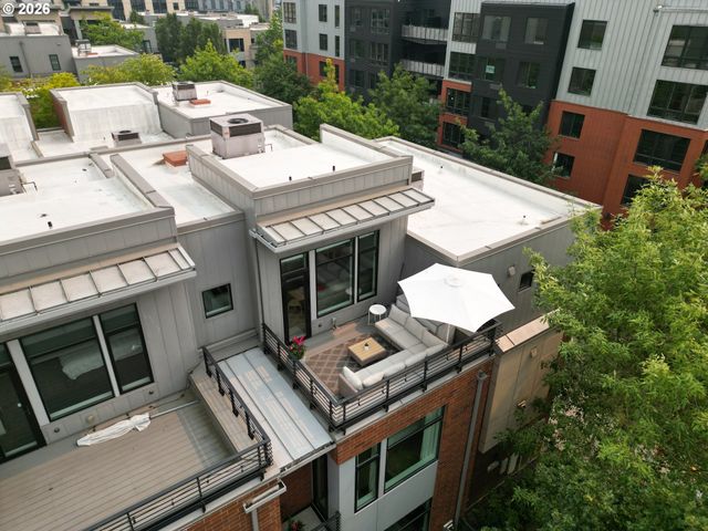 1636 Nw RIVERSCAPE St, Portland, OR 97209