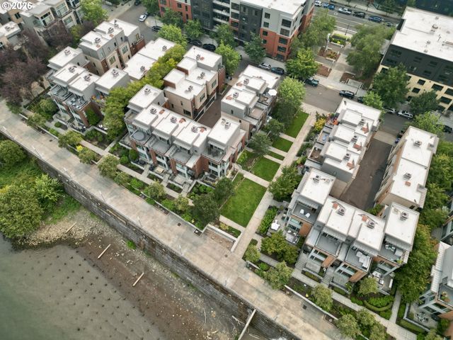 1636 Nw RIVERSCAPE St, Portland, OR 97209
