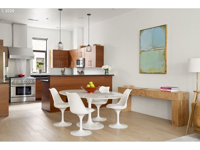 1636 Nw RIVERSCAPE St, Portland, OR 97209