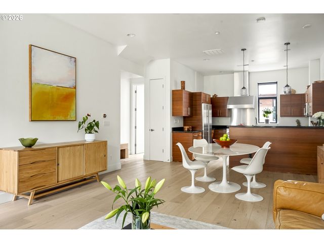 1636 Nw RIVERSCAPE St, Portland, OR 97209