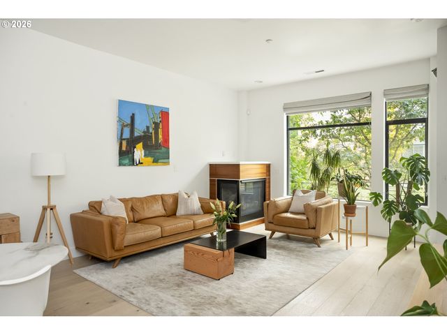 1636 Nw RIVERSCAPE St, Portland, OR 97209