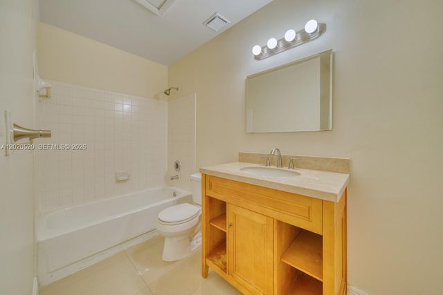 18326 NW 68th Ave H, Hialeah, FL 33015