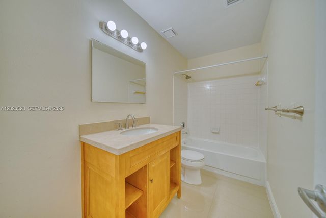 18326 NW 68th Ave H, Hialeah, FL 33015