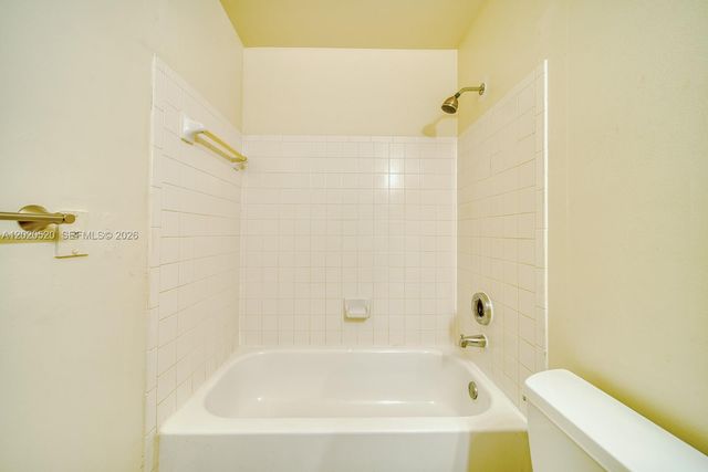 18326 NW 68th Ave H, Hialeah, FL 33015