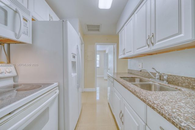 18326 NW 68th Ave H, Hialeah, FL 33015