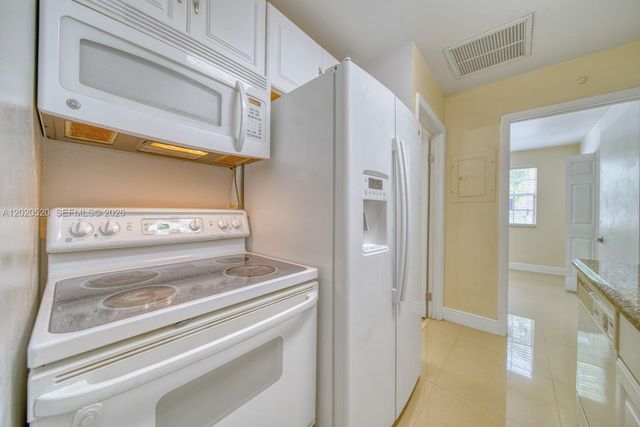 18326 NW 68th Ave H, Hialeah, FL 33015