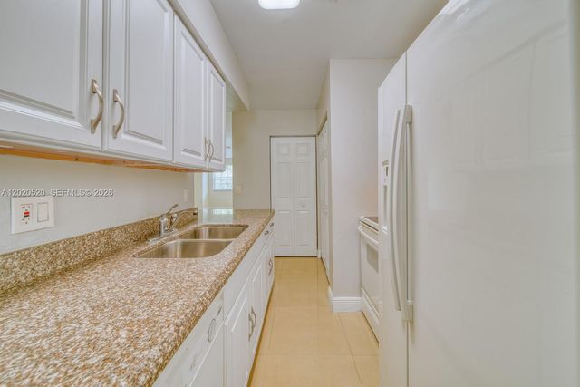 18326 NW 68th Ave H, Hialeah, FL 33015