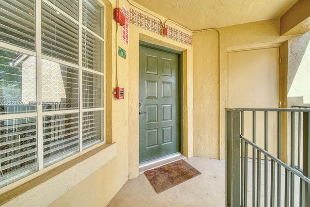 18326 NW 68th Ave H, Hialeah, FL 33015