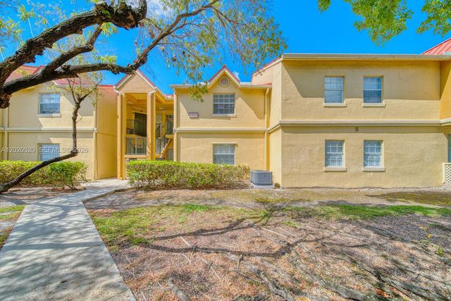 18326 NW 68th Ave H, Hialeah, FL 33015