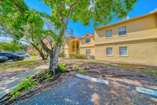 18326 NW 68th Ave H, Hialeah, FL 33015