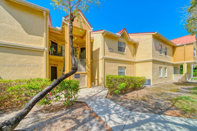 18326 NW 68th Ave H, Hialeah, FL 33015