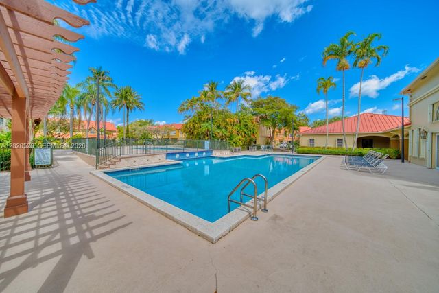 18326 NW 68th Ave H, Hialeah, FL 33015