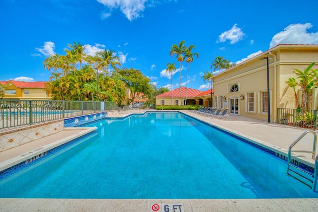18326 NW 68th Ave H, Hialeah, FL 33015