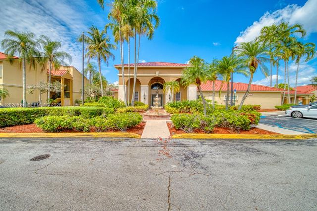 18326 NW 68th Ave H, Hialeah, FL 33015
