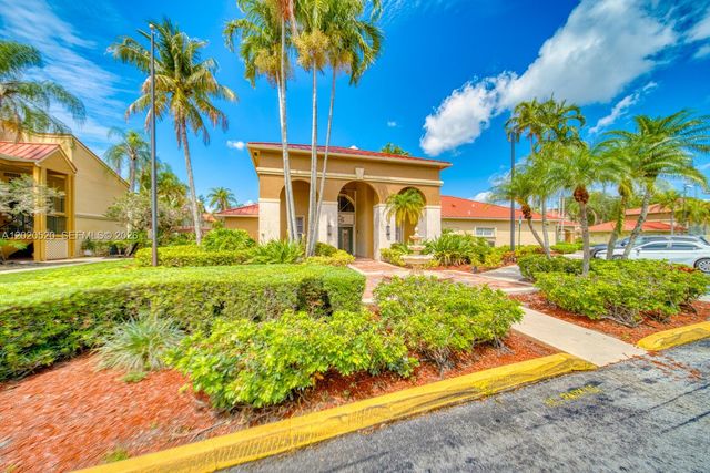 18326 NW 68th Ave H, Hialeah, FL 33015