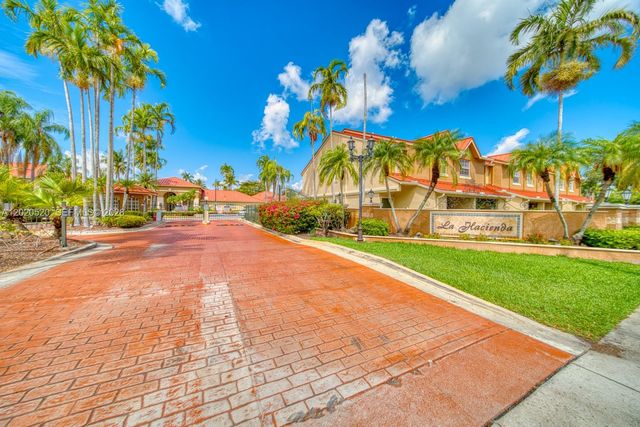 18326 NW 68th Ave H, Hialeah, FL 33015