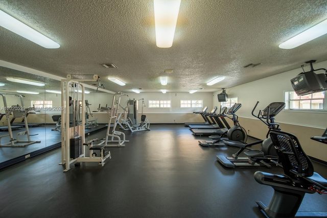18326 NW 68th Ave H, Hialeah, FL 33015