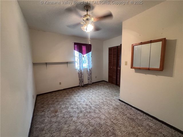 236 Easter Road, Nitro, WV 25143