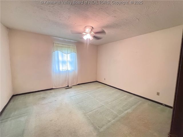 236 Easter Road, Nitro, WV 25143