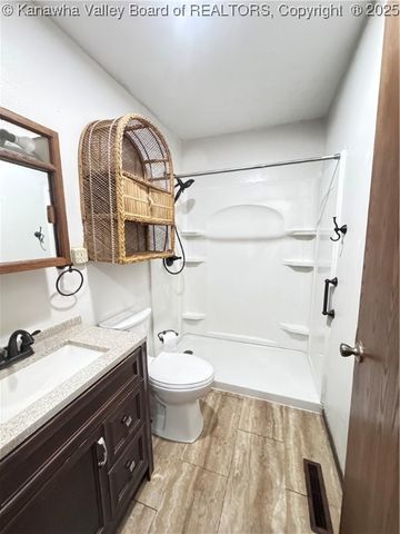 236 Easter Road, Nitro, WV 25143