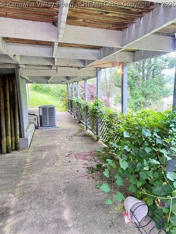 236 Easter Road, Nitro, WV 25143