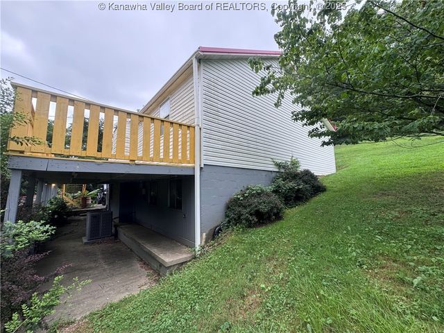 236 Easter Road, Nitro, WV 25143