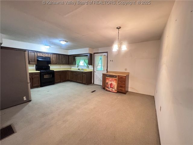 236 Easter Road, Nitro, WV 25143