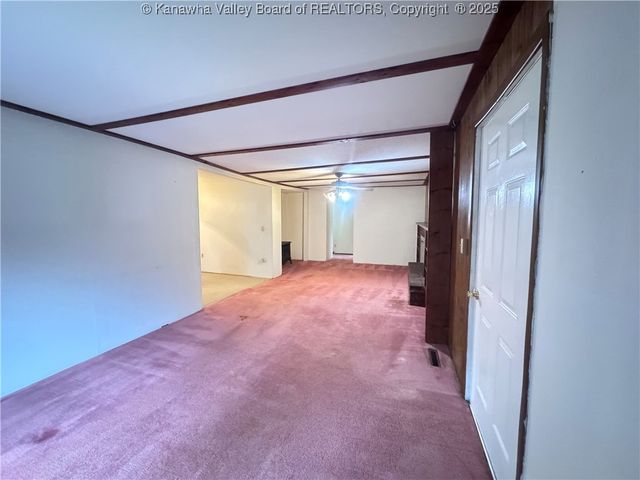 236 Easter Road, Nitro, WV 25143