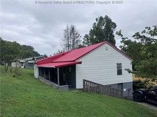 236 Easter Road, Nitro, WV 25143