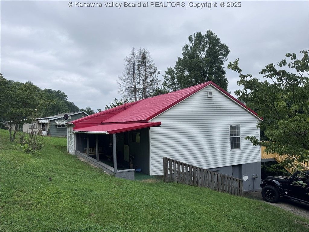 236 Easter Road, Nitro, WV 25143