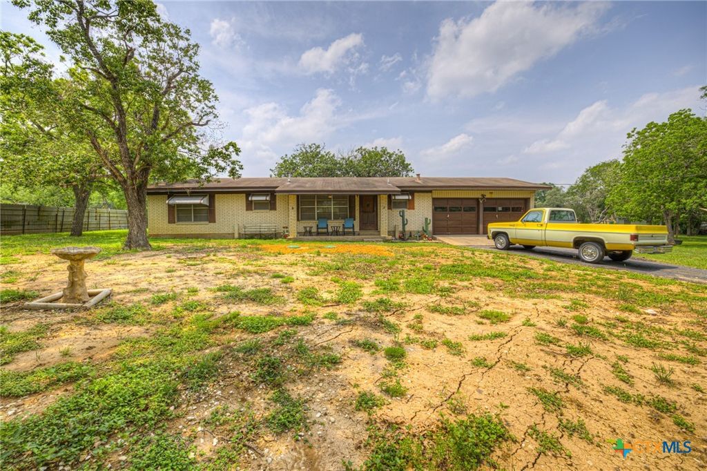 Image 14 of property listing at 236 Shady Lane, Seguin, TX 78155