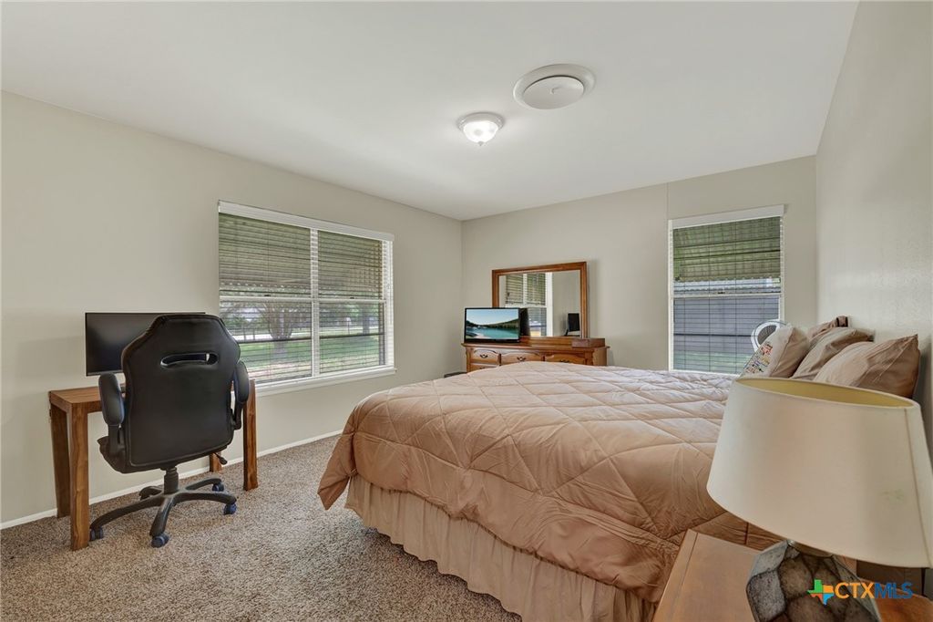Image 17 of property listing at 236 Shady Lane, Seguin, TX 78155