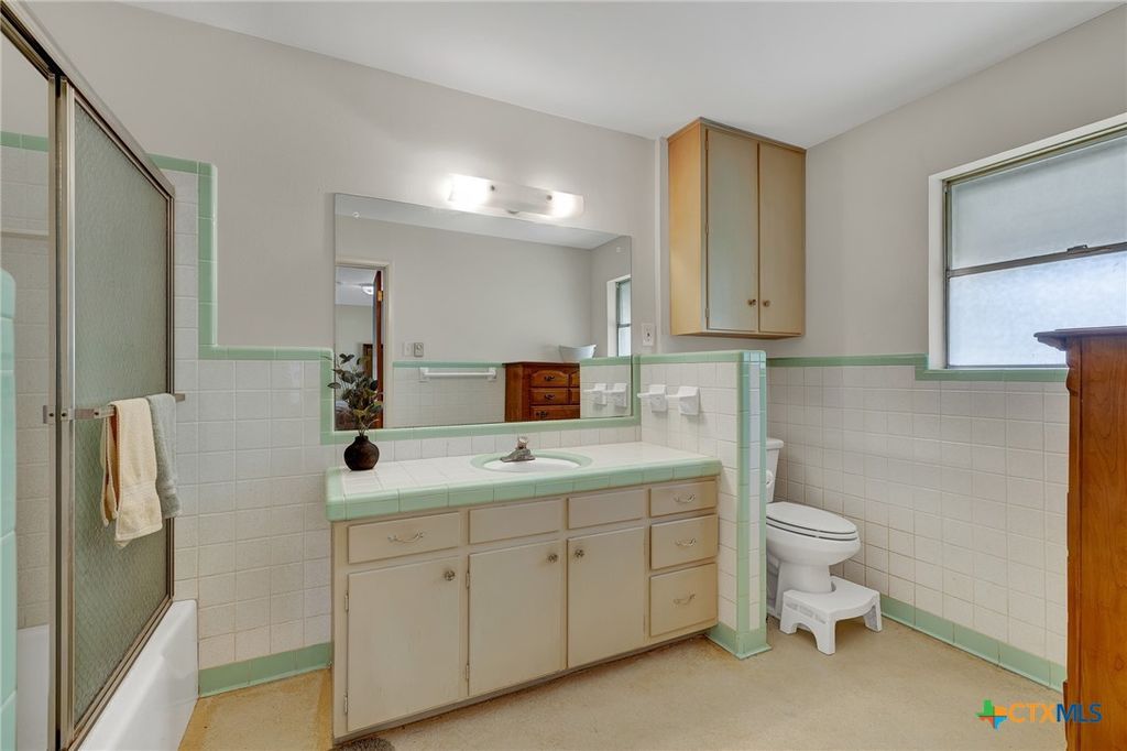 Image 18 of property listing at 236 Shady Lane, Seguin, TX 78155