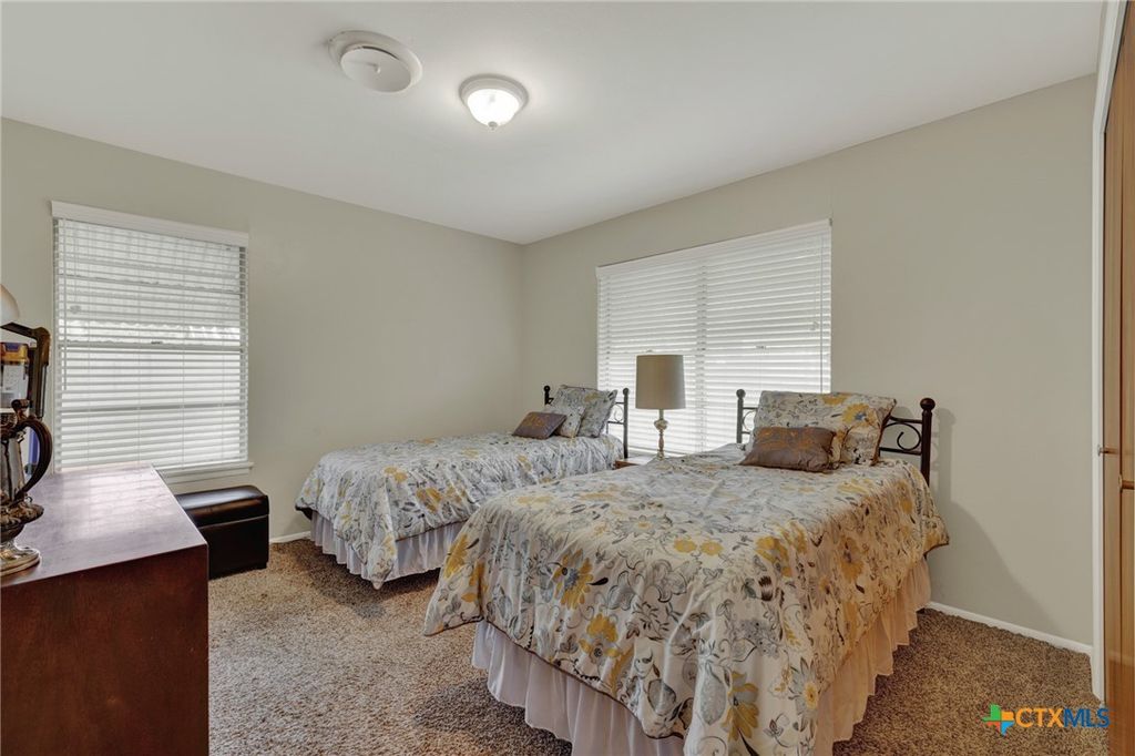Image 20 of property listing at 236 Shady Lane, Seguin, TX 78155
