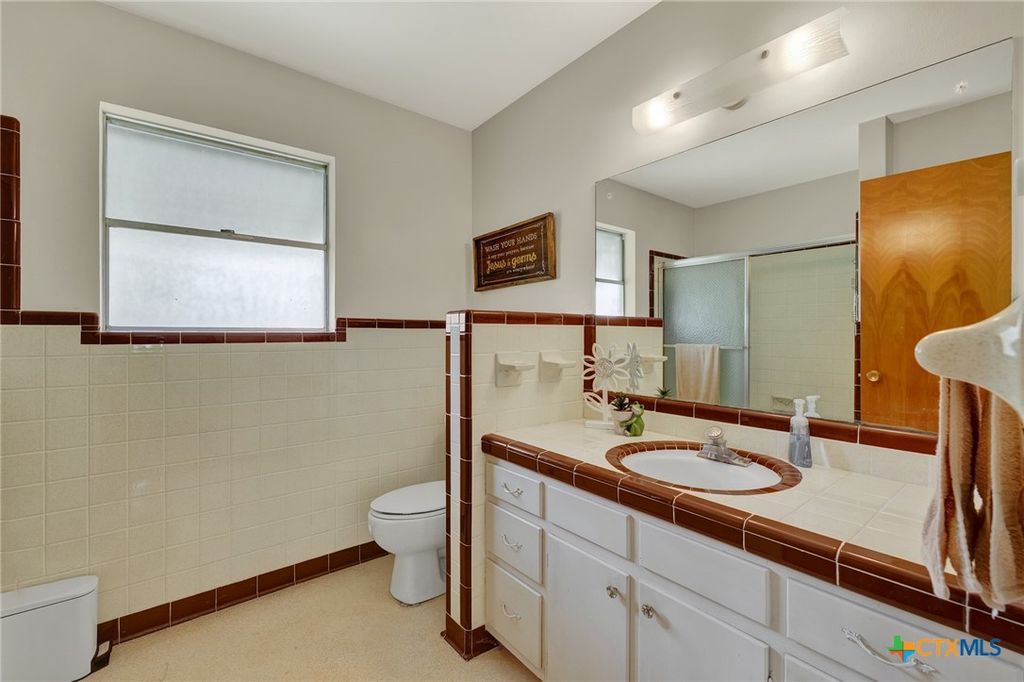 Image 21 of property listing at 236 Shady Lane, Seguin, TX 78155