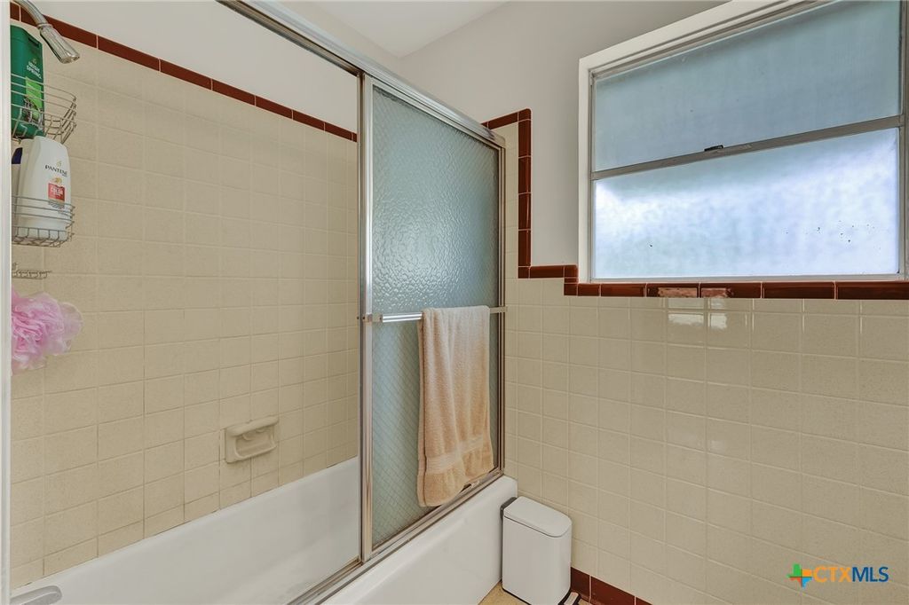 Image 22 of property listing at 236 Shady Lane, Seguin, TX 78155