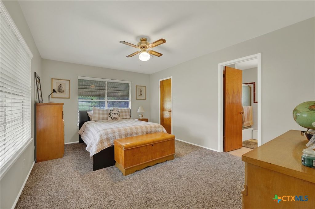 Image 23 of property listing at 236 Shady Lane, Seguin, TX 78155