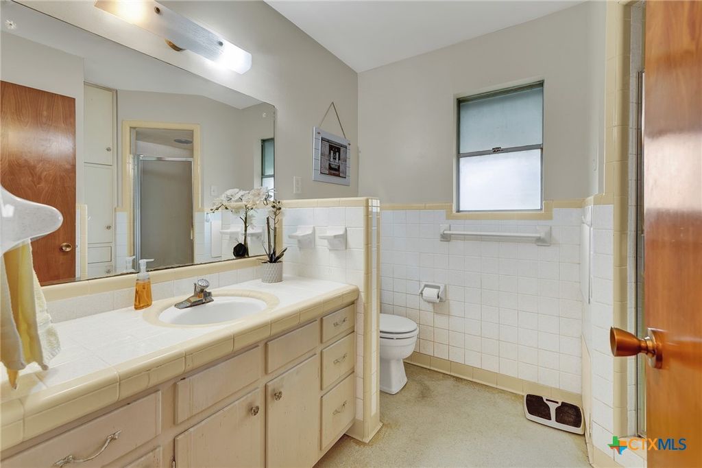 Image 24 of property listing at 236 Shady Lane, Seguin, TX 78155