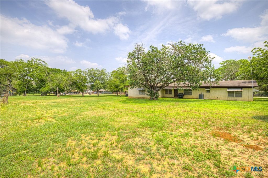Image 28 of property listing at 236 Shady Lane, Seguin, TX 78155