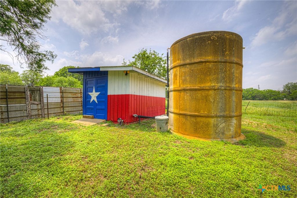 Image 30 of property listing at 236 Shady Lane, Seguin, TX 78155