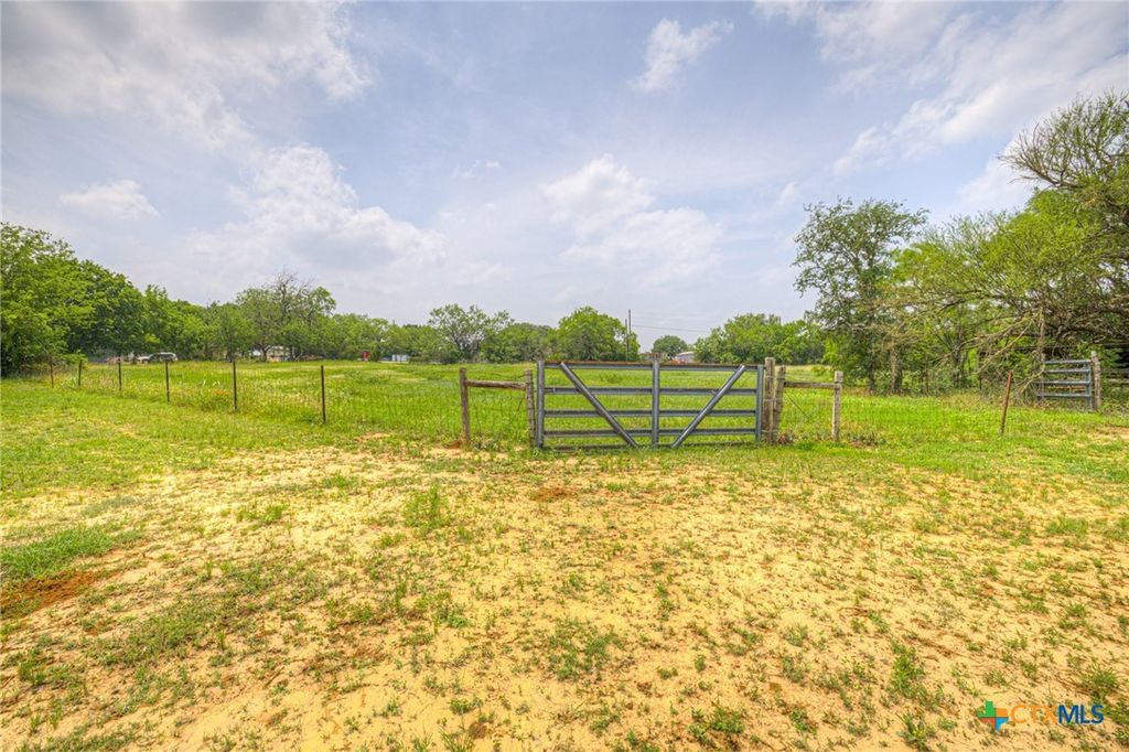 Image 32 of property listing at 236 Shady Lane, Seguin, TX 78155