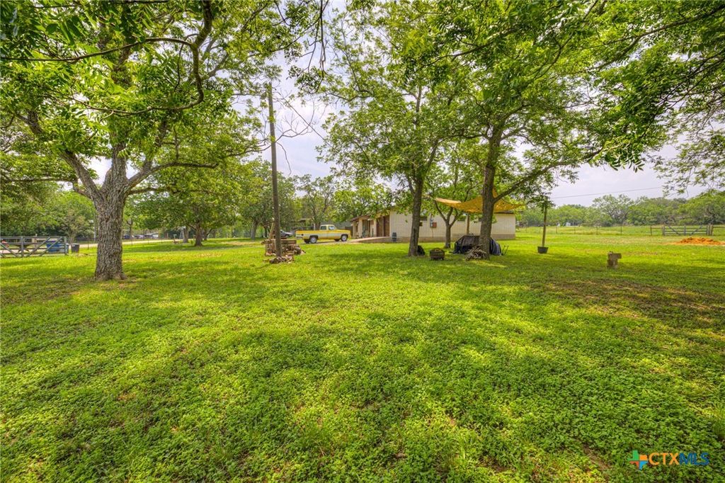 Image 34 of property listing at 236 Shady Lane, Seguin, TX 78155