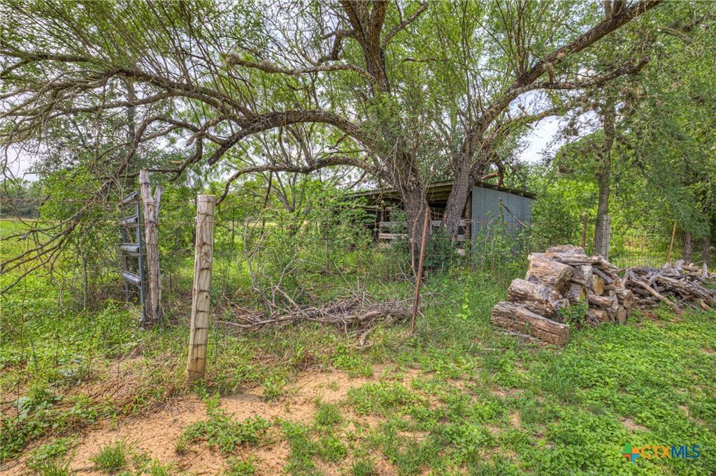Image 35 of property listing at 236 Shady Lane, Seguin, TX 78155