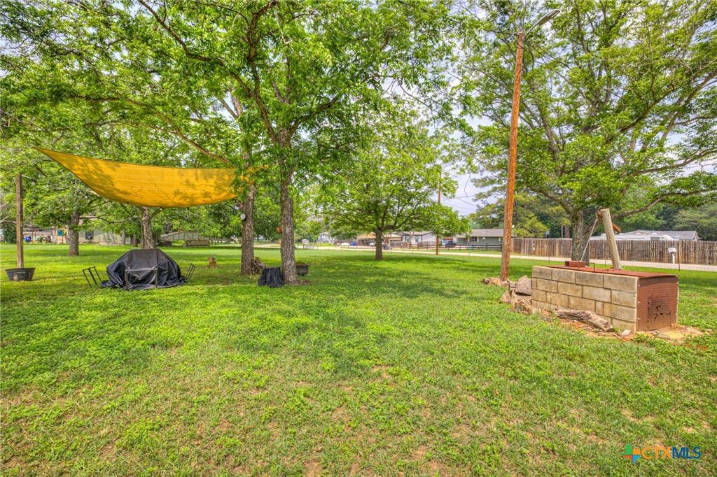 Image 37 of property listing at 236 Shady Lane, Seguin, TX 78155
